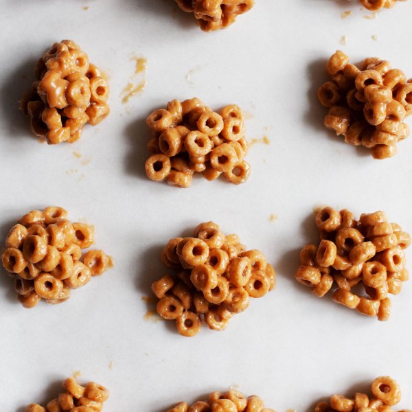 Vegan Peanut Butter Cereal Bites